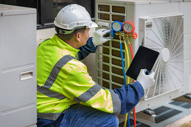 Professional Hvac technician working in Nobleton, FL